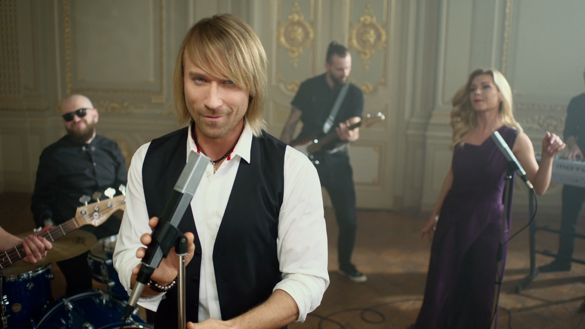 Олег Винник стал принцем: певец представил саундтрек к новому мультфильму